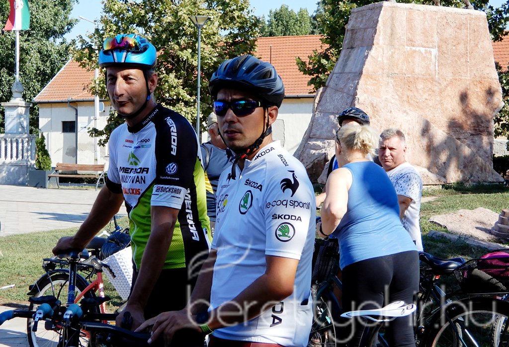 Kerékpártúra az autópályán 12